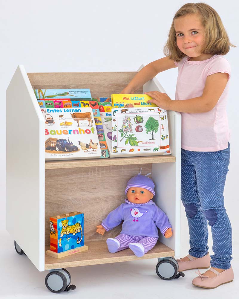 EduCasa Bücherwagen mit Mädchen, Büchern und Puppe